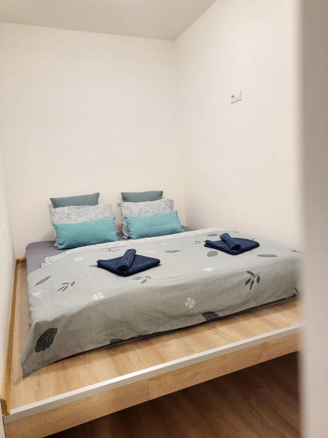 Velky Apartman 3 Bratislava Bagian luar foto