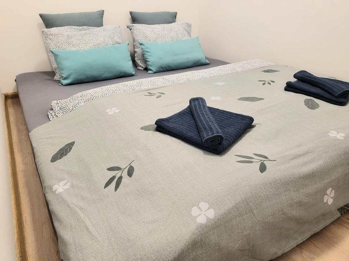 Velky Apartman 3 Bratislava Bagian luar foto